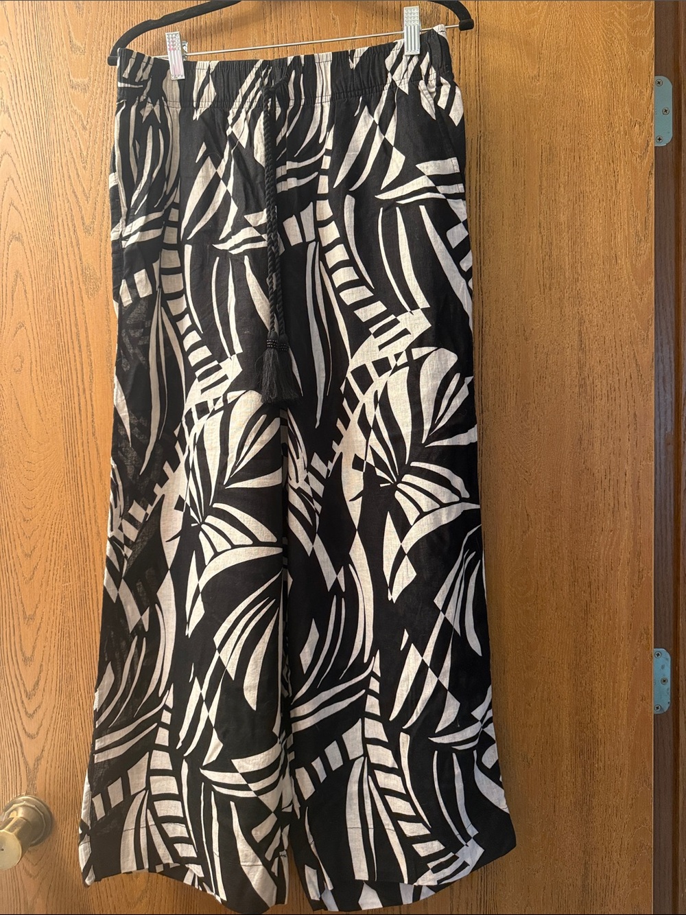 Tahari Black and White Wide-Leg Printed Pants